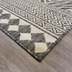 Layla Matto - Mari-Kaluste -Huonekalu kauppa Layla v.harmaa kulmasta scaled 1