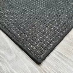 Saila Matto - Mari-Kaluste -Huonekalu kauppa Saila nurkkakuva musta