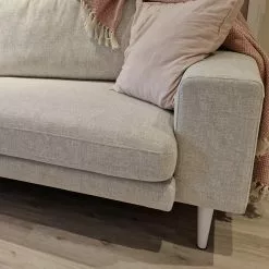 Moona L 3-istuttava Sohva - Manhattan Kankaalla - Mari-Kaluste 8 Moona L 3-istuttava Sohva - Manhattan Kankaalla - Mari-Kaluste -Huonekalu kauppa moona3