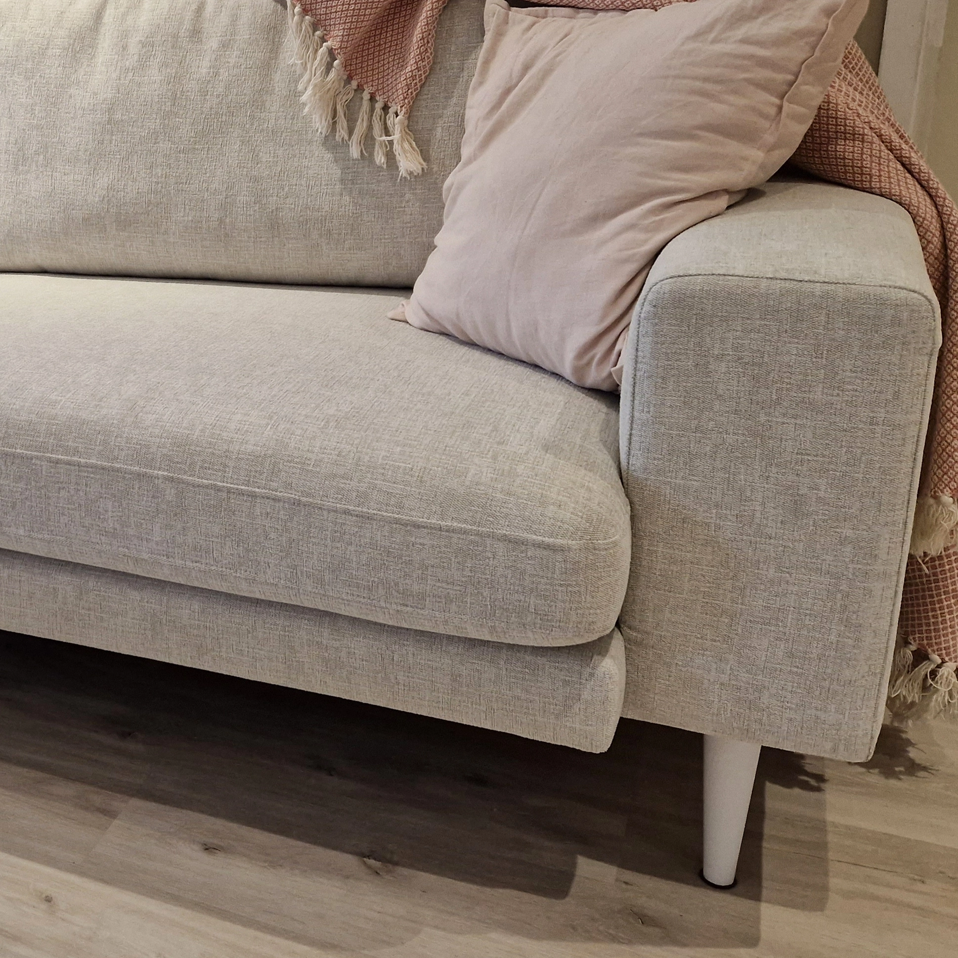 Moona L 3-istuttava Sohva - Manhattan Kankaalla - Mari-Kaluste 3 Moona L 3-istuttava Sohva - Manhattan Kankaalla - Mari-Kaluste - Image 3