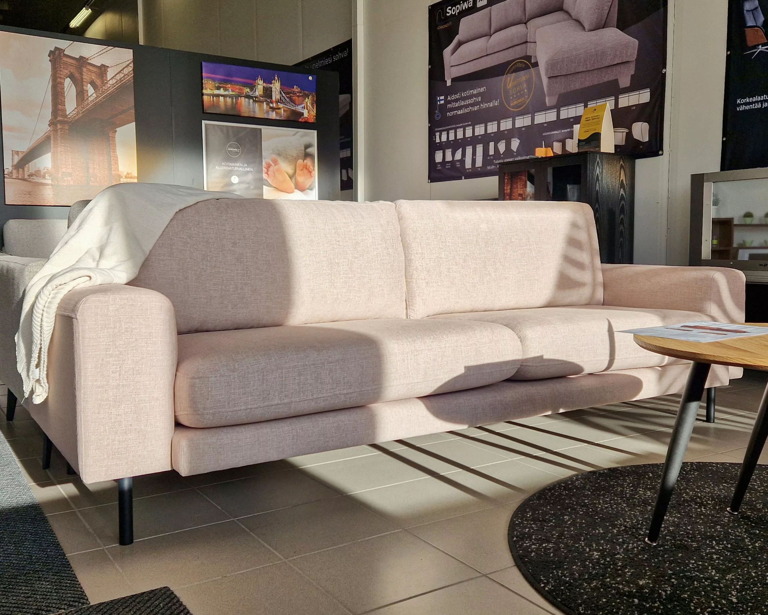 Moona L 3-istuttava Sohva - Manhattan Kankaalla - Mari-Kaluste 4 Moona L 3-istuttava Sohva - Manhattan Kankaalla - Mari-Kaluste - Image 4